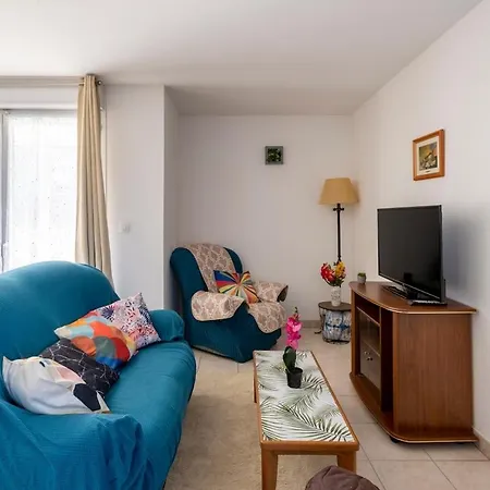 Petit 2 Apartment *